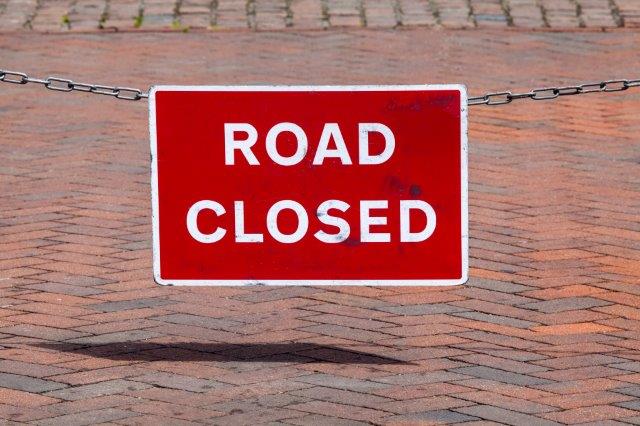 Road Closed Sign with Chain_Small